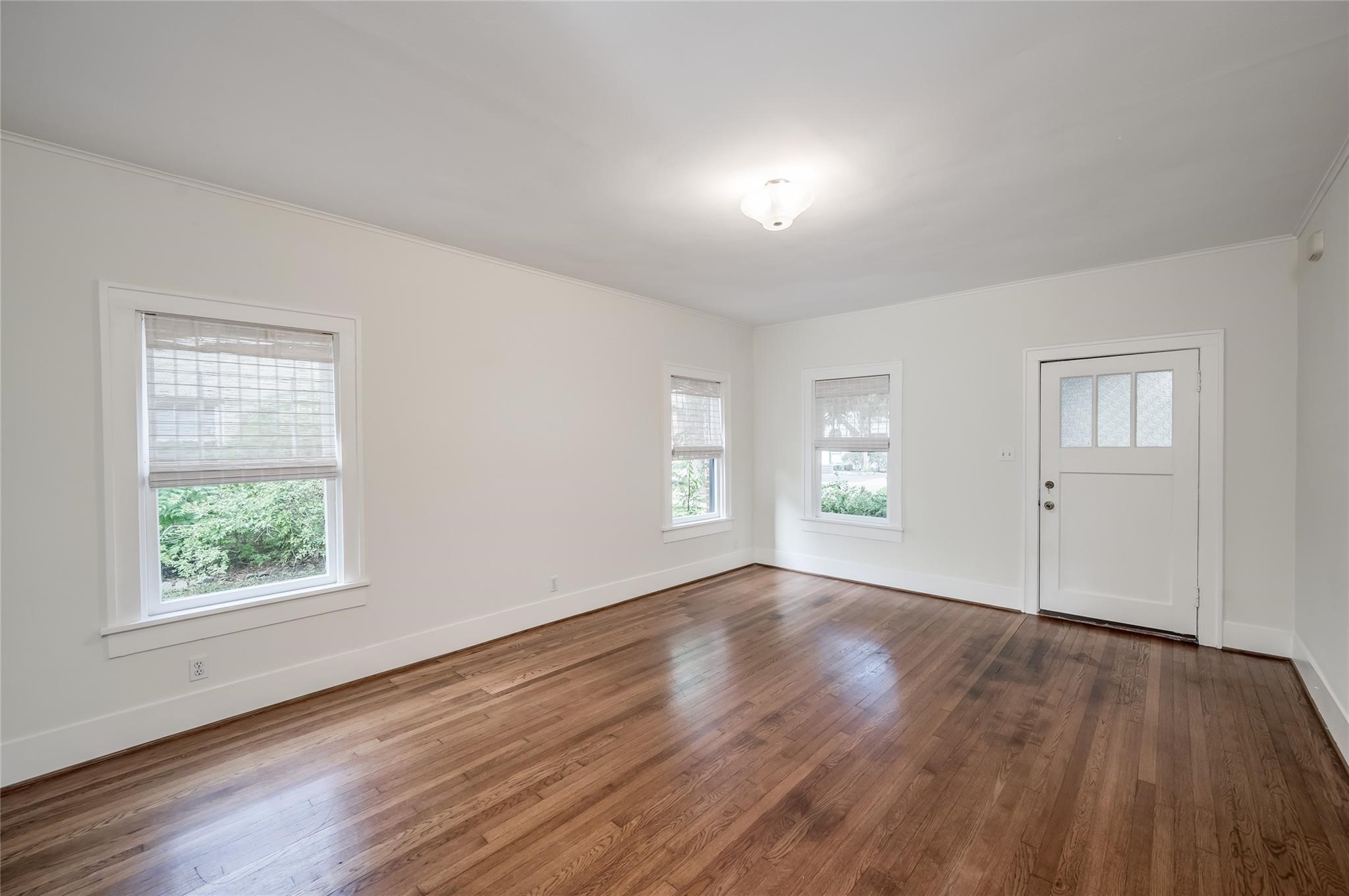 1737 Albans Road, Unit 1 Houston, TX 77005 - Photo 9 of 13 a view of an empty room with wooden floor and a window