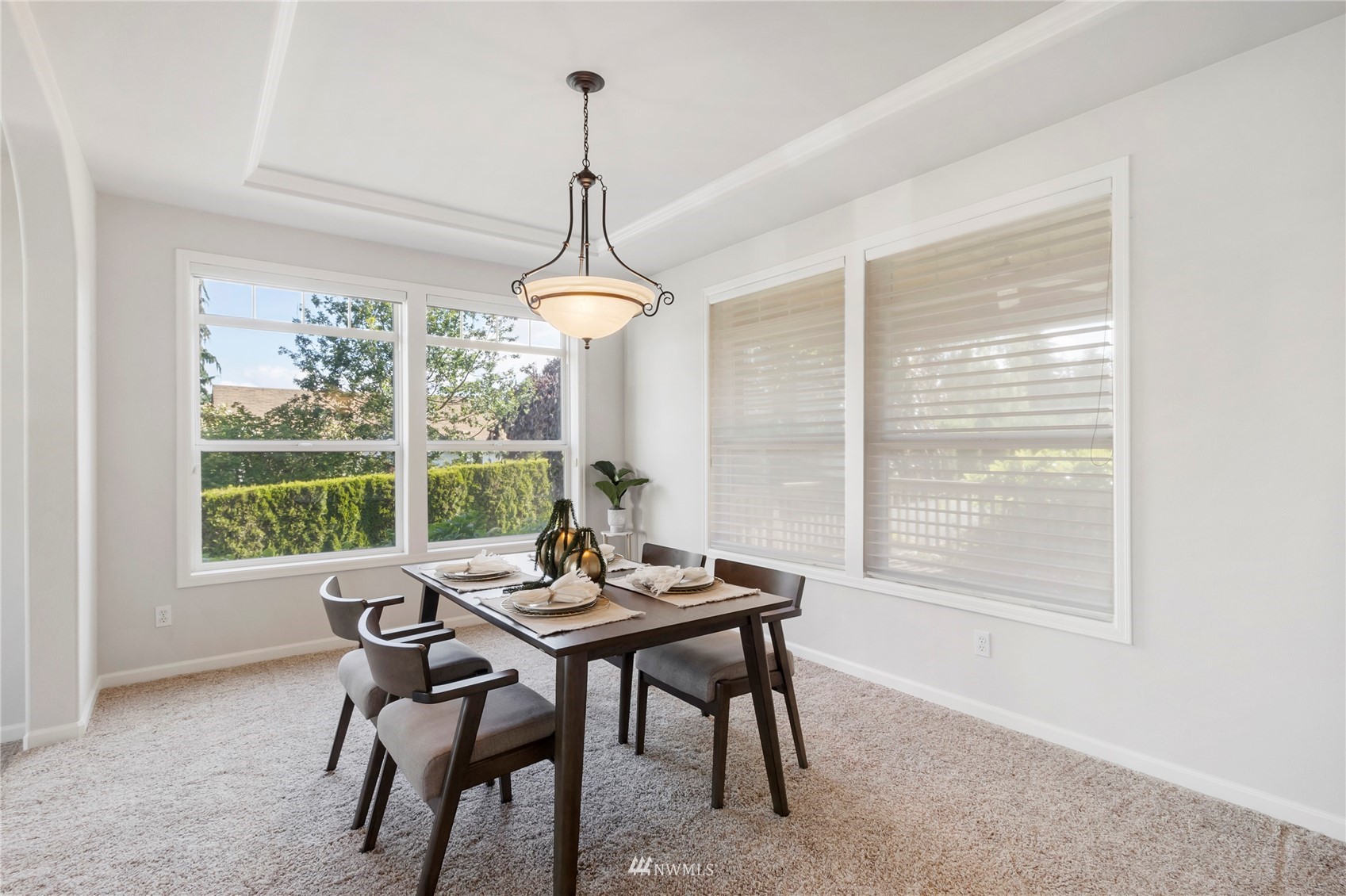3904 Park Avenue North Renton, WA 98056 - Photo 11 of 40 a workspace with furniture and a window