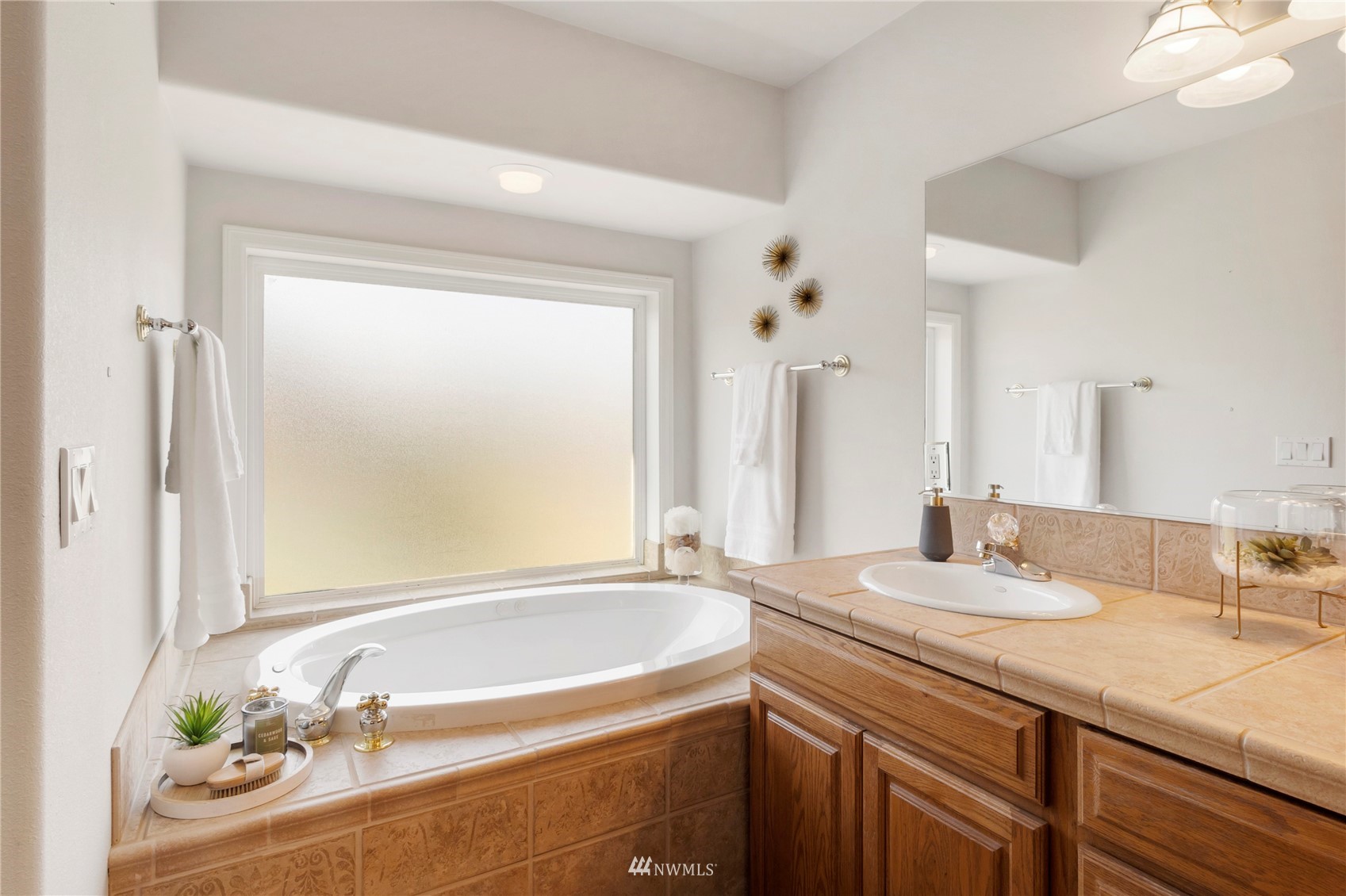 3904 Park Avenue North Renton, WA 98056 - Photo 31 of 40 a bathroom with a granite countertop sink and a bathtub