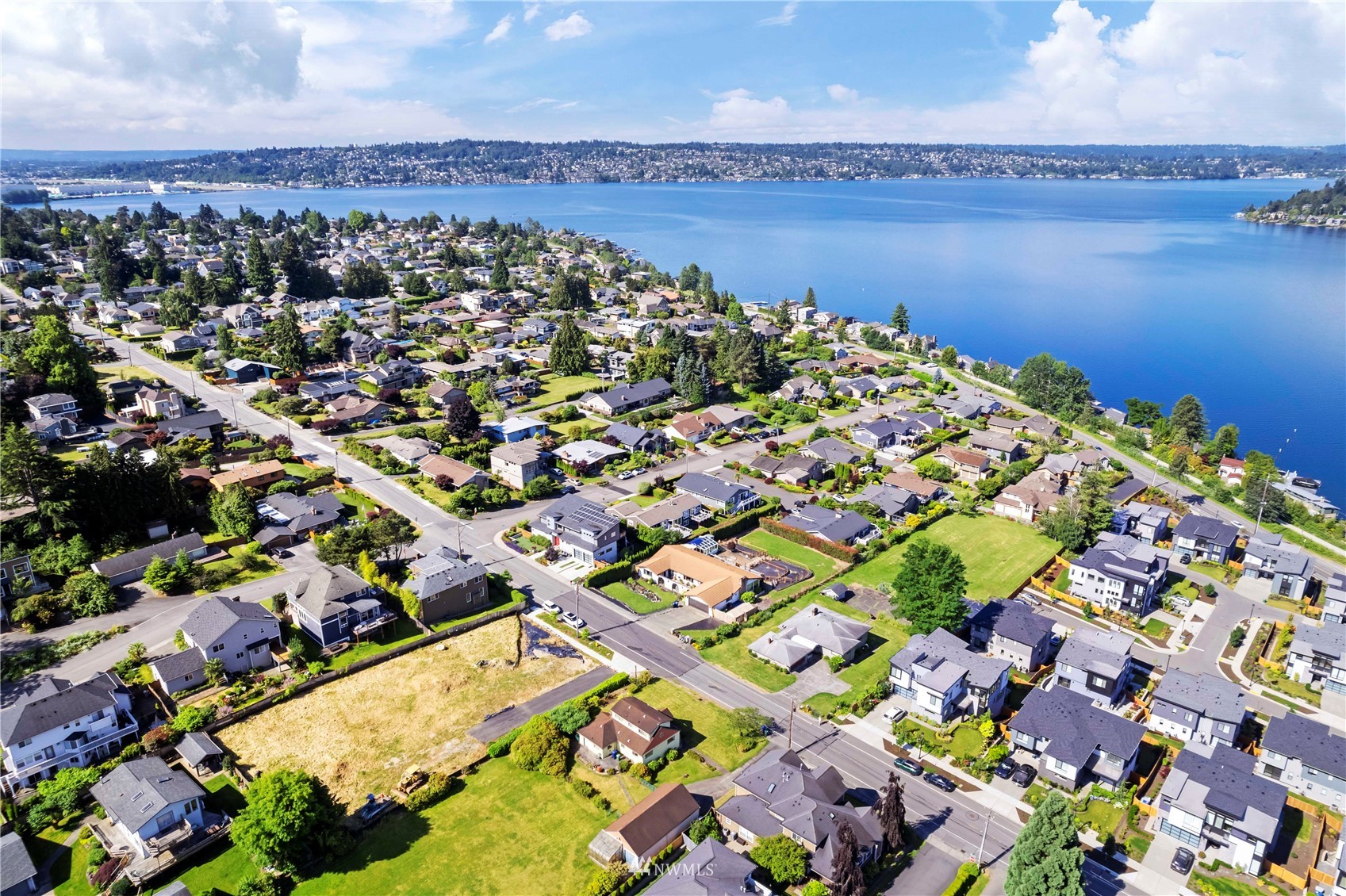 3904 Park Avenue North Renton, WA 98056 - Photo 40 of 40 a view of a city and lake view