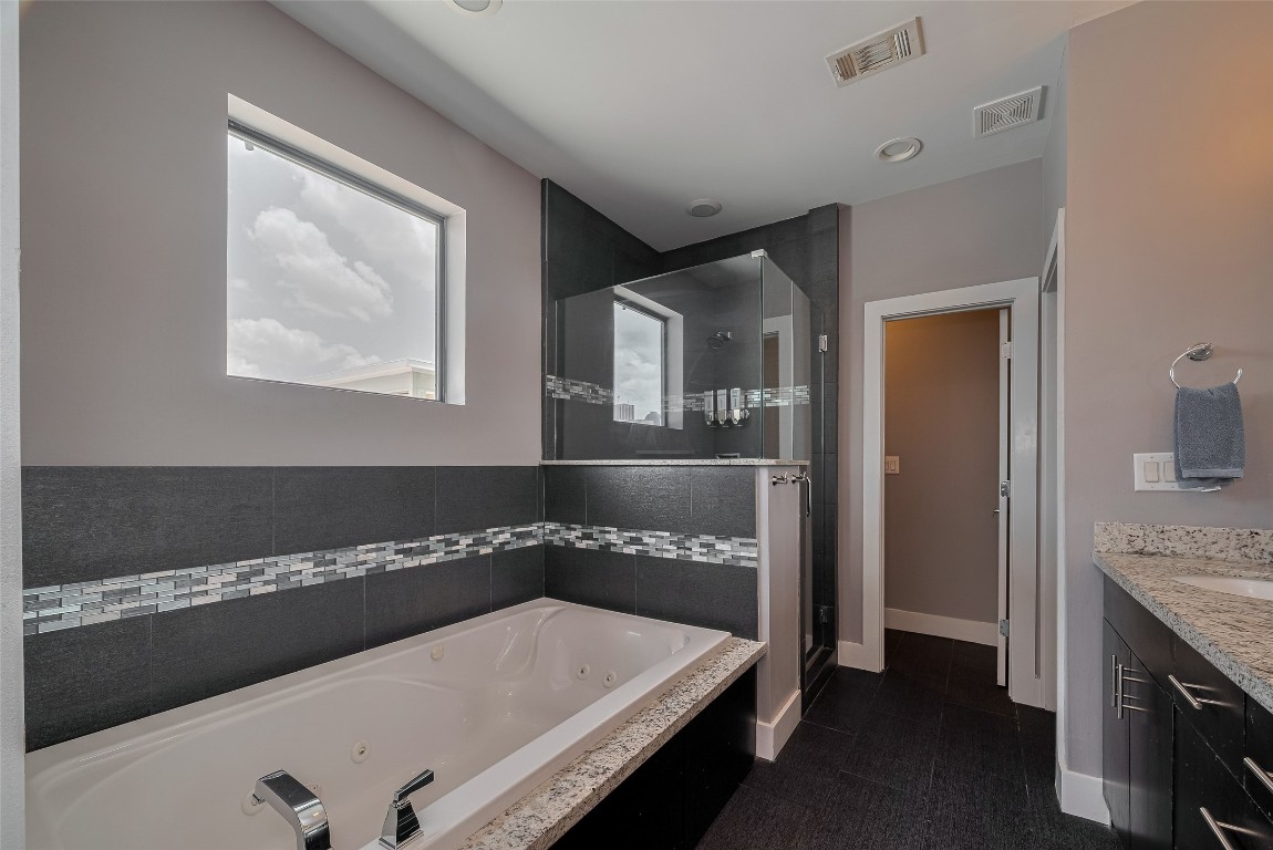 2115 Hadley Street Houston, TX 77003 - Photo 20 of 34 a bathroom with a tub and a sink