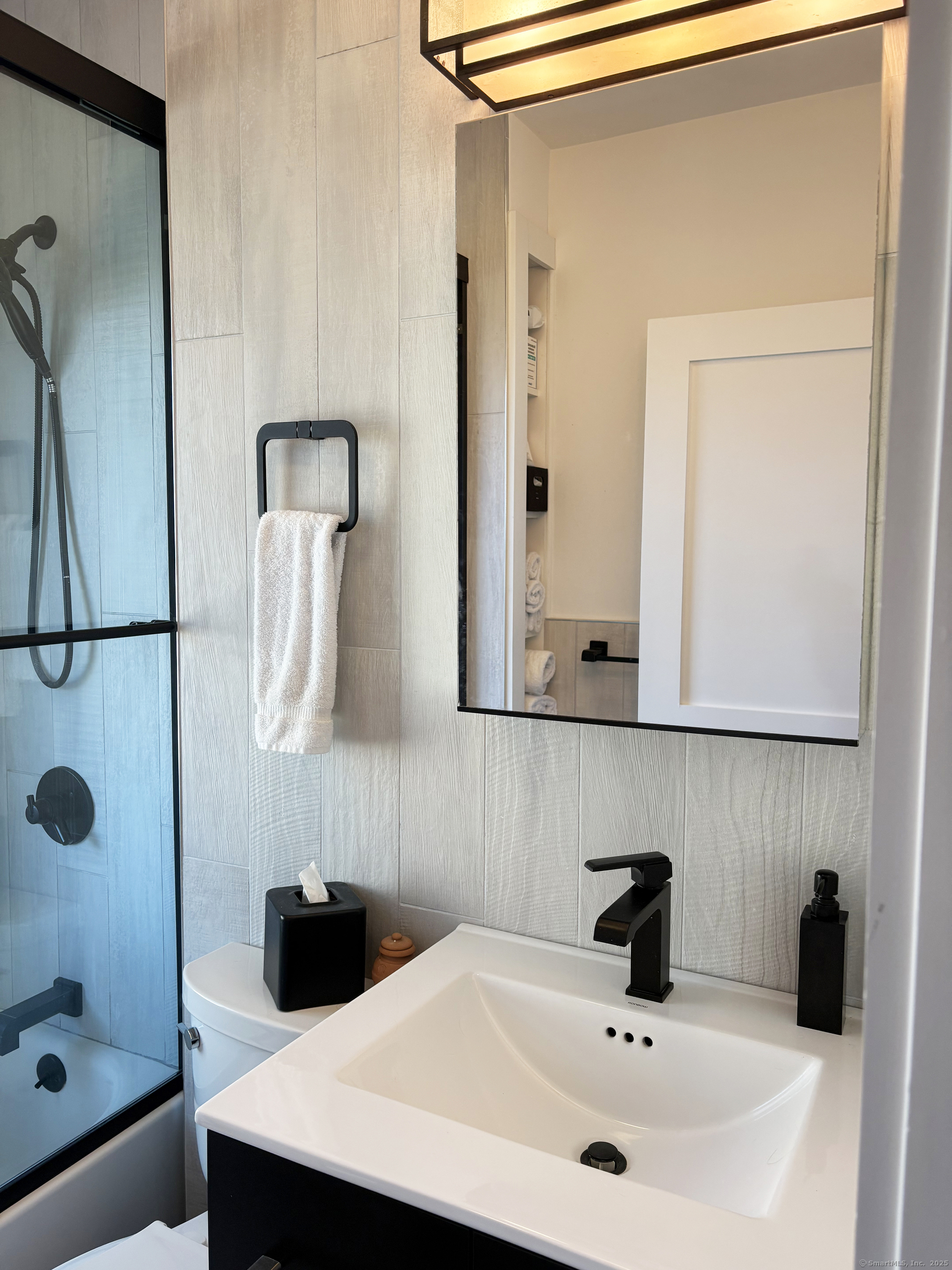 20 Haddon Street, Unit 5 Bridgeport, CT 06605 - Photo 35 of 40 a bathroom with a sink and mirror