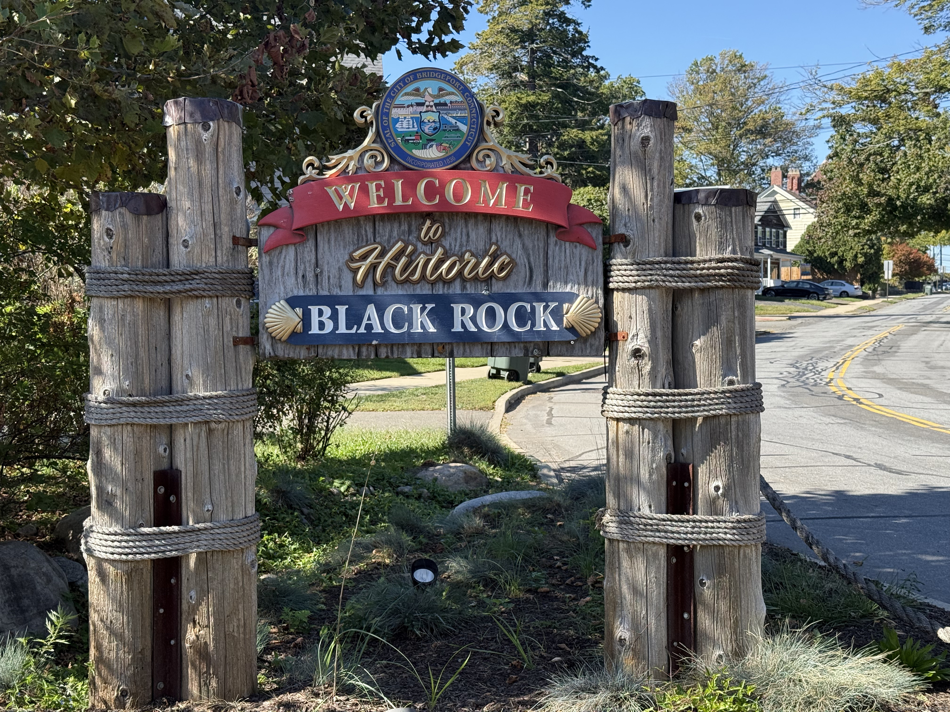 20 Haddon Street, Unit 5 Bridgeport, CT 06605 - Photo 38 of 40 a sign on a pole on a street