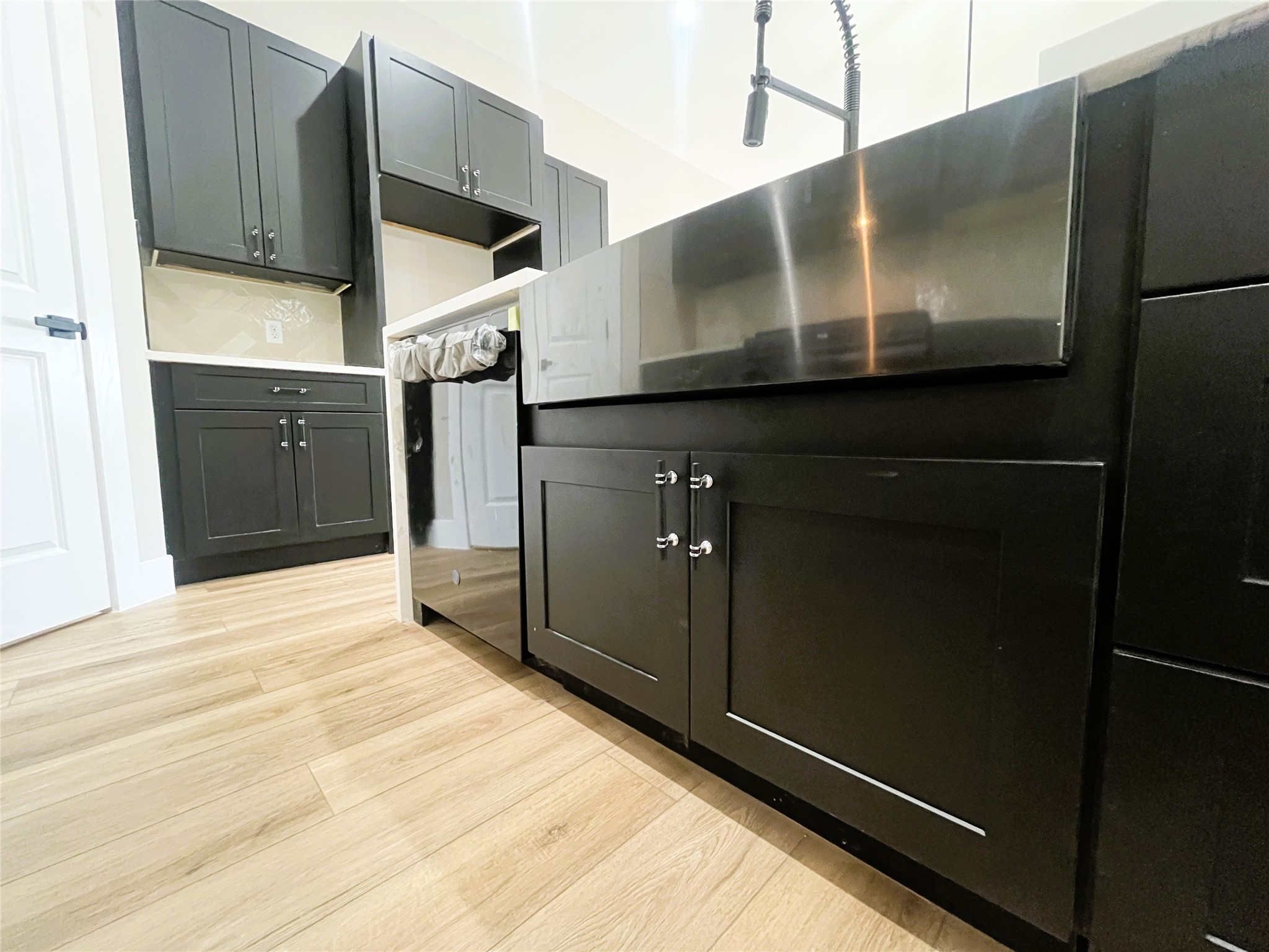 8914 Ivy Spring Lane Houston, TX 77088 - Photo 11 of 33 8914 Ivy Spring Ln gunmetal appliances