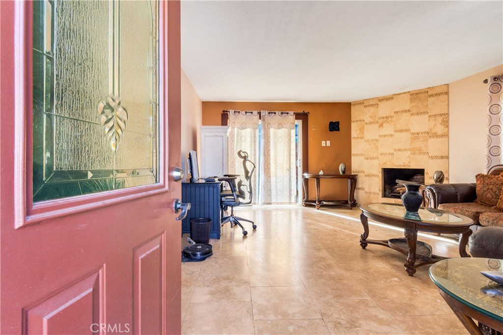 8738 San Vicente Avenue Riverside, CA 92503 - Photo 3 of 21