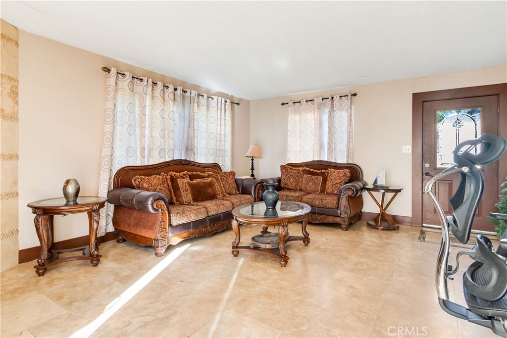 8738 San Vicente Avenue Riverside, CA 92503 - Photo 6 of 21