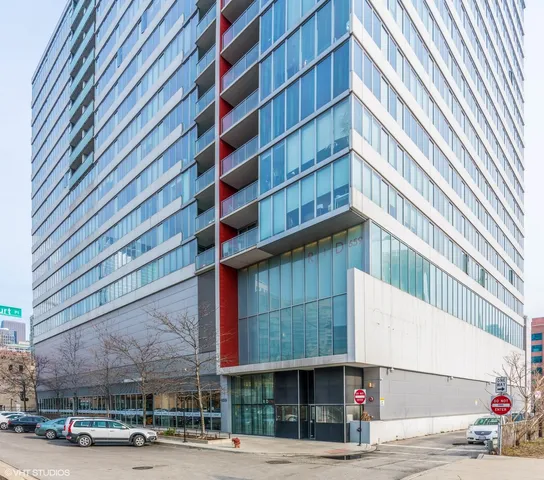 $2,500 | 659 West Randolph Street, Unit 1118, Chicago, IL 60661
