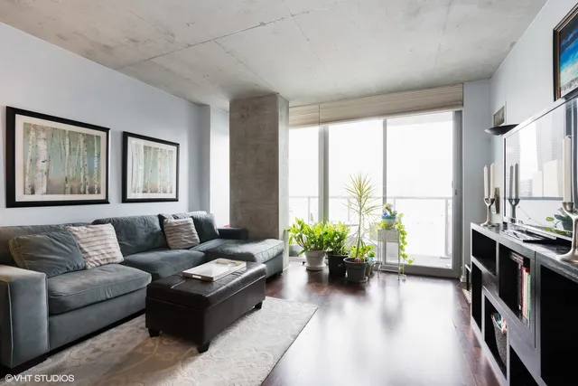 $2,500 | 659 West Randolph Street, Unit 1118, Chicago, IL 60661