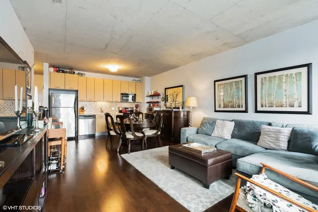 $2,500 | 659 West Randolph Street, Unit 1118, Chicago, IL 60661