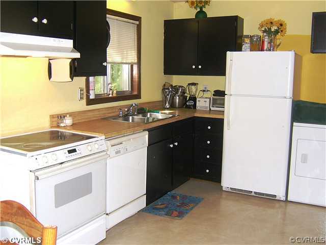 Kitchen - Refrigerator conveys (as is)