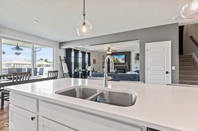 $447,499 | 1905 Reilly Lane, New Palestine, IN 46163