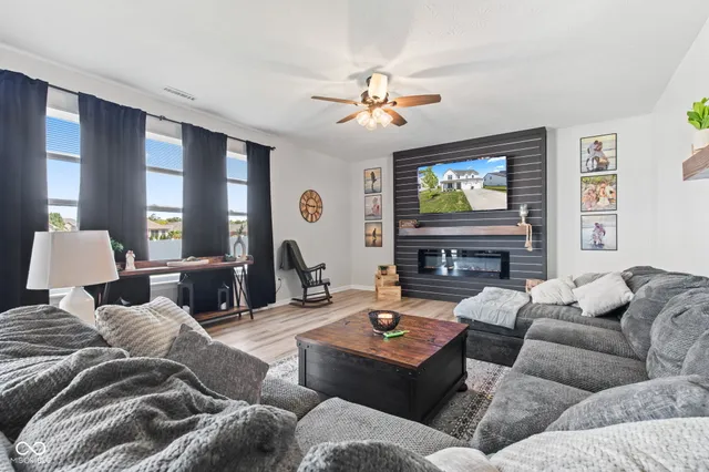 $447,499 | 1905 Reilly Lane, New Palestine, IN 46163