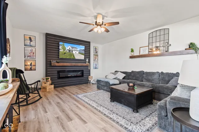 $447,499 | 1905 Reilly Lane, New Palestine, IN 46163