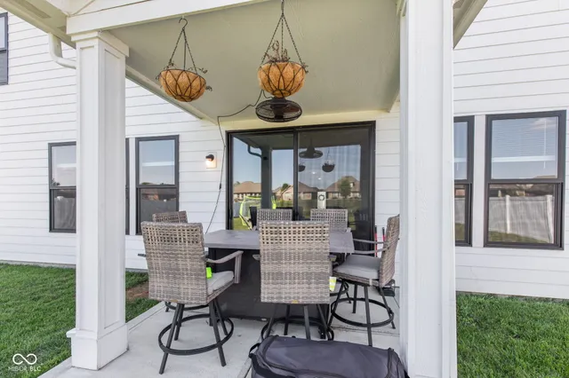 $447,499 | 1905 Reilly Lane, New Palestine, IN 46163