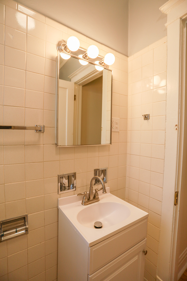 1848 West Grace Street, Unit 2E Chicago, IL 60613 - Photo 13 of 13 a bathroom with a sink a toilet and shower