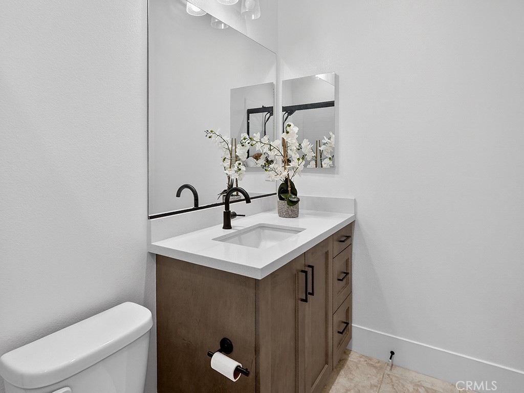 32441 Toyon Road Temecula, CA 92591 - Photo 34 of 47 Bathroom Half