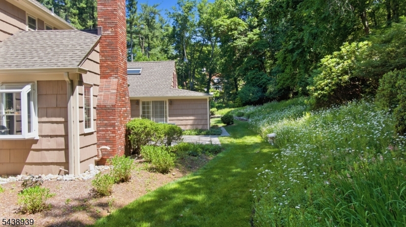 2 Tall Pines Road Morristown, NJ 07960 - Photo 5 of 35