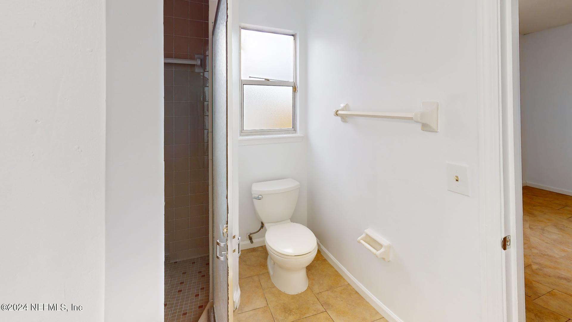 8953 Ivey Road Jacksonville, FL 32216 - Photo 22 of 29 8953-Ivey-Road-Bathroom