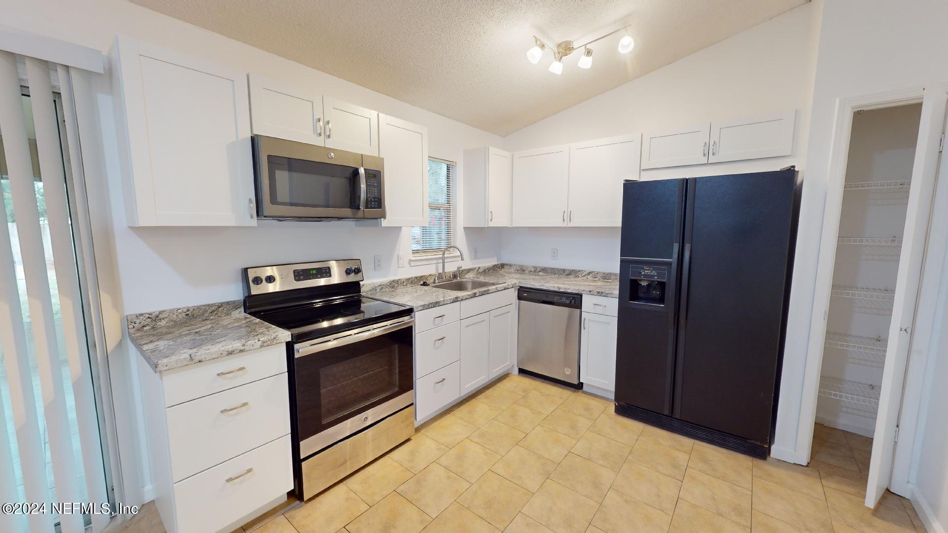 8953 Ivey Road Jacksonville, FL 32216 - Photo 3 of 29 8953-Ivey-Road-09122023_162319