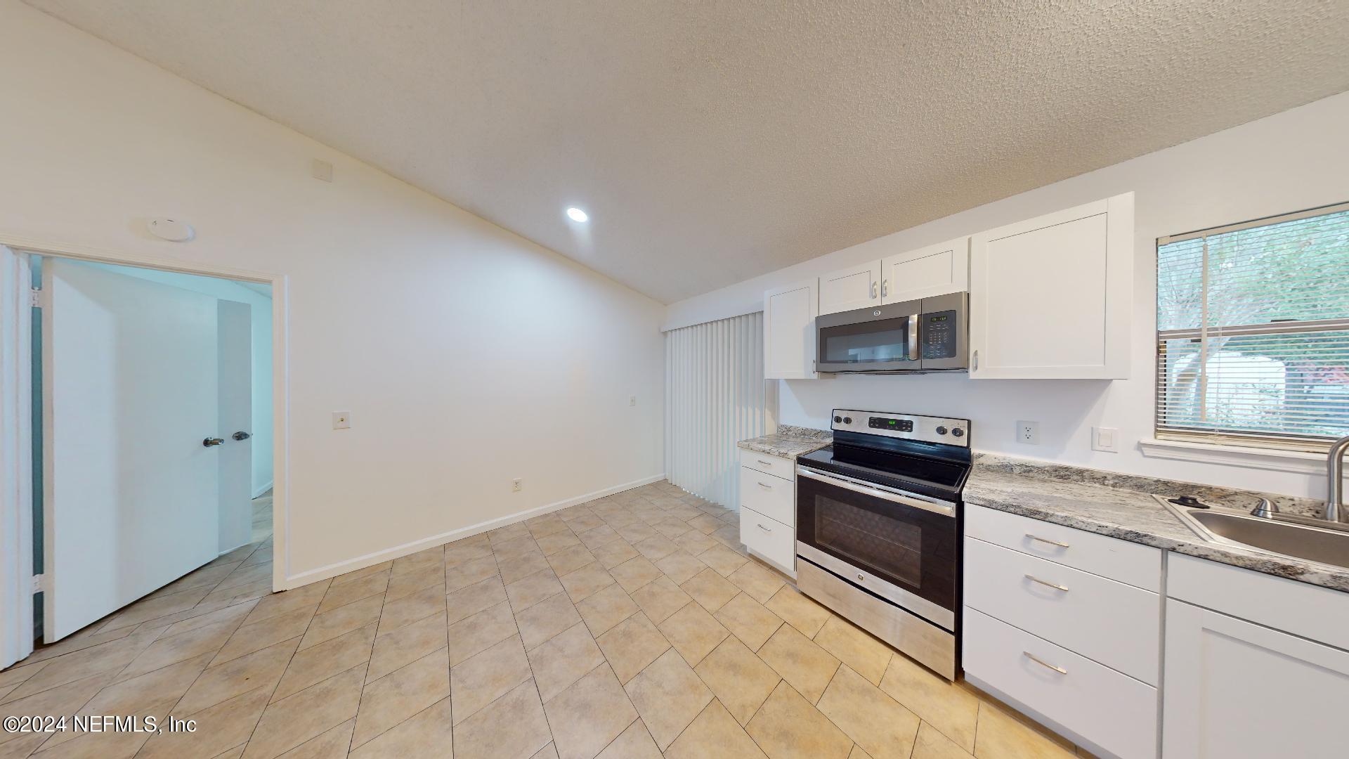 8953 Ivey Road Jacksonville, FL 32216 - Photo 5 of 29 8953-Ivey-Road-09122023_154055