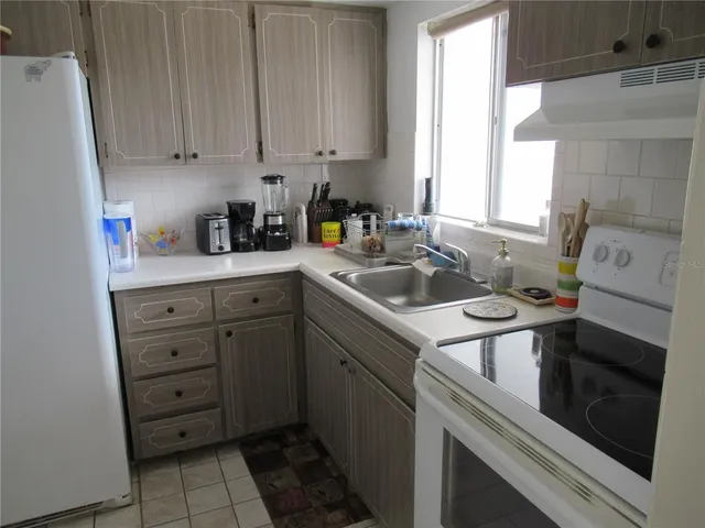 $99,900 | 1585 Leisure Drive, Unit M22, Bradenton, FL 34207