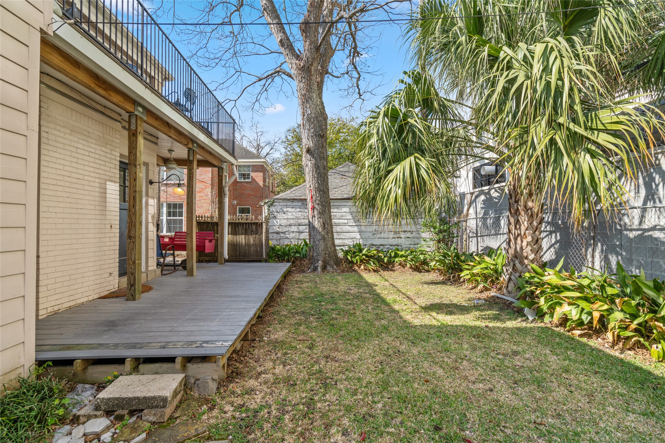 1740 Wroxton Court Houston, TX 77005 - Photo 14 of 27