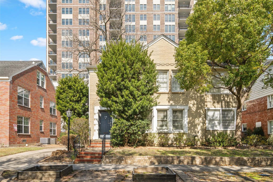 1740 Wroxton Court Houston, TX 77005 - Photo 2 of 27 a front view of a building