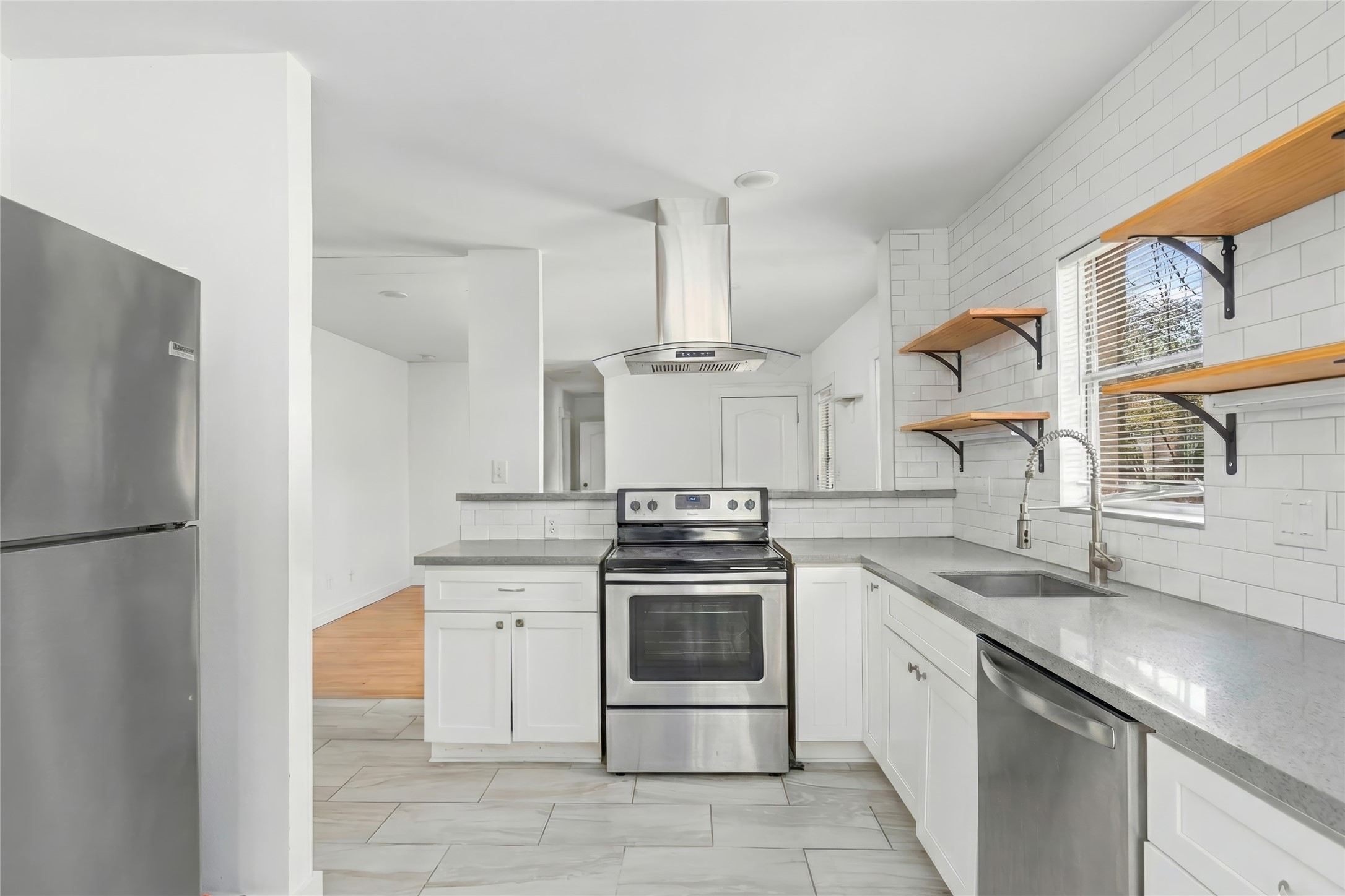 1740 Wroxton Court Houston, TX 77005 - Photo 7 of 27 Downstairs Kitchen
