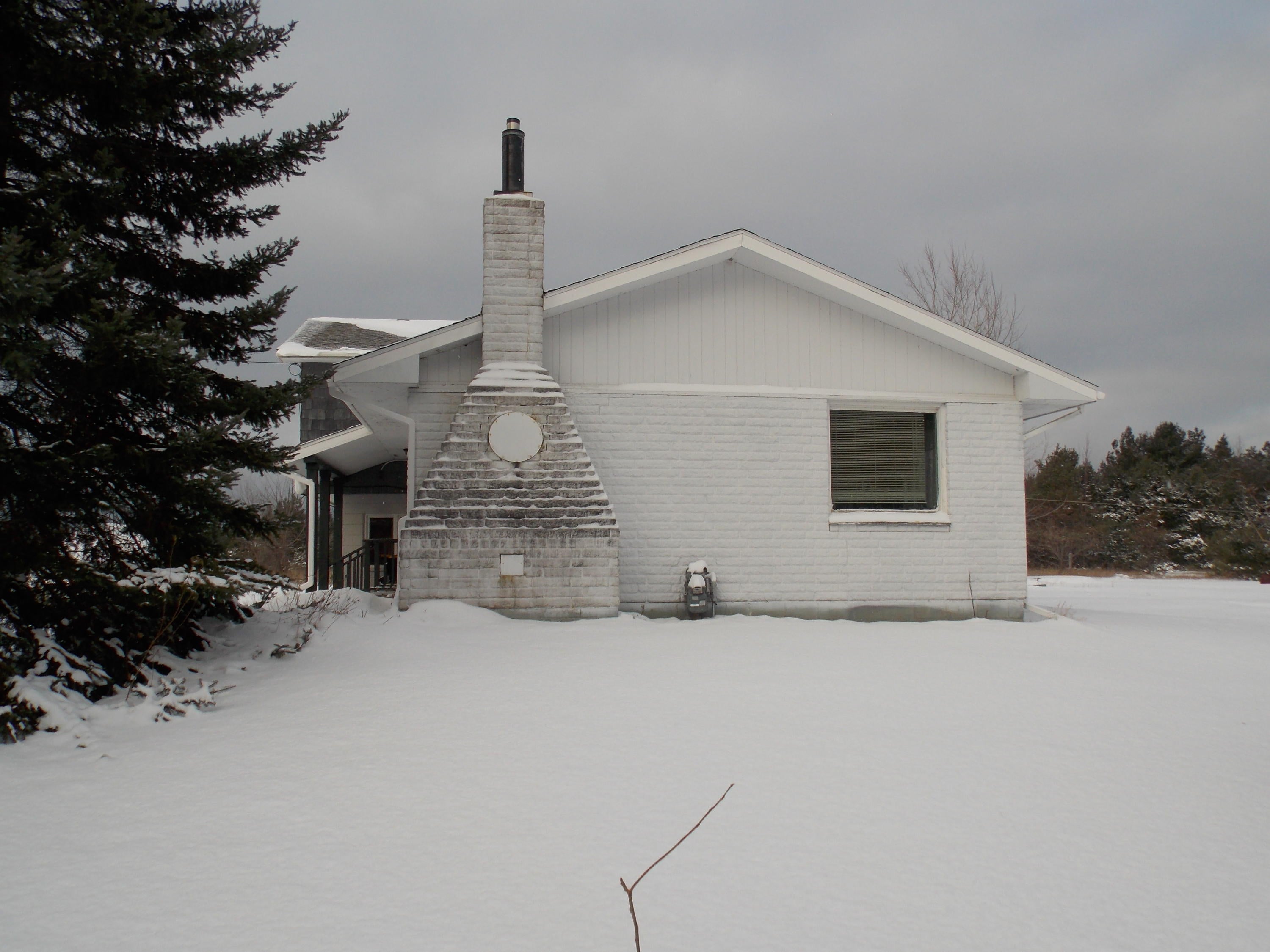 10980 North Black River Road Cheboygan, MI 49721 - Photo 5 of 42 Gallery Image 5