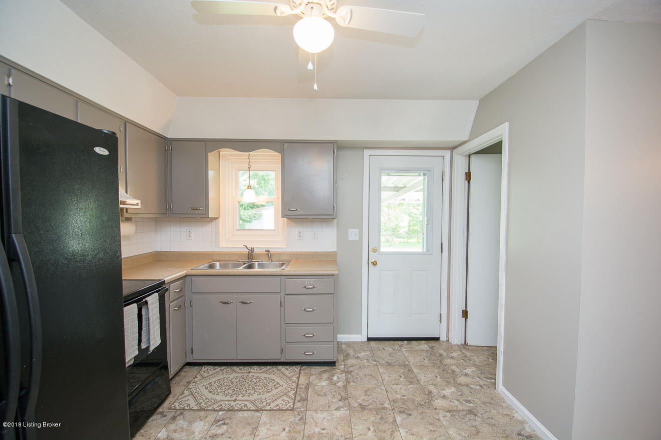 5306 Beth Road Louisville, KY 40219 - Photo 14 of 38 Eat in Kitchen
