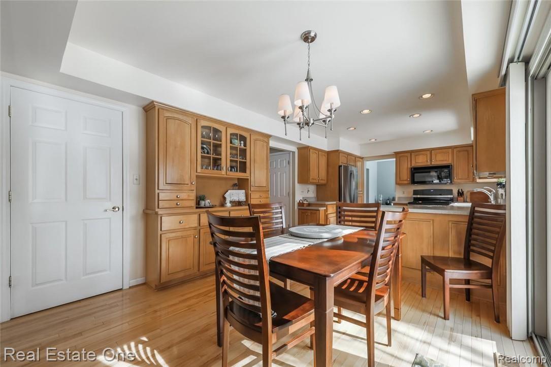 698 Abbey Court Rochester, MI 48307 - Photo 21 of 54 20.0-Abbey