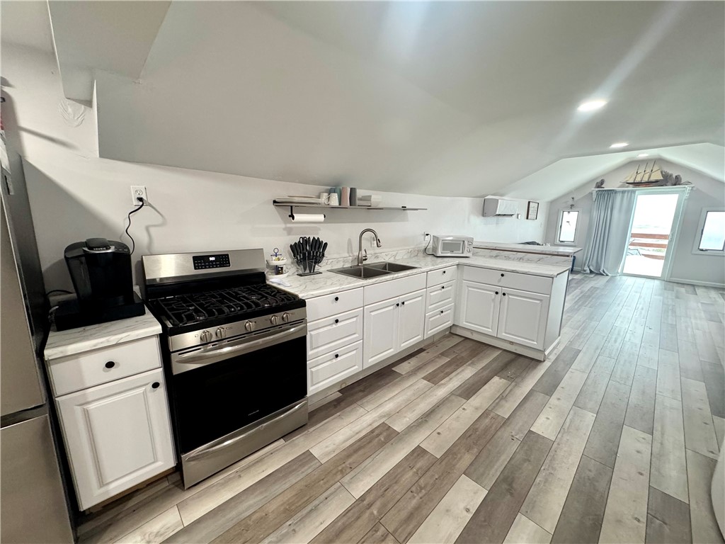 182 Lake Bluff Road Irondequoit, NY 14622 - Photo 4 of 18
