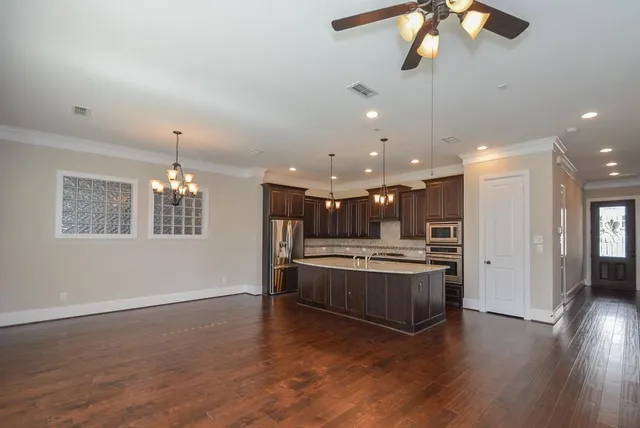 $482,000 | 1110 Oakwood Pass Court, Houston, TX 77043