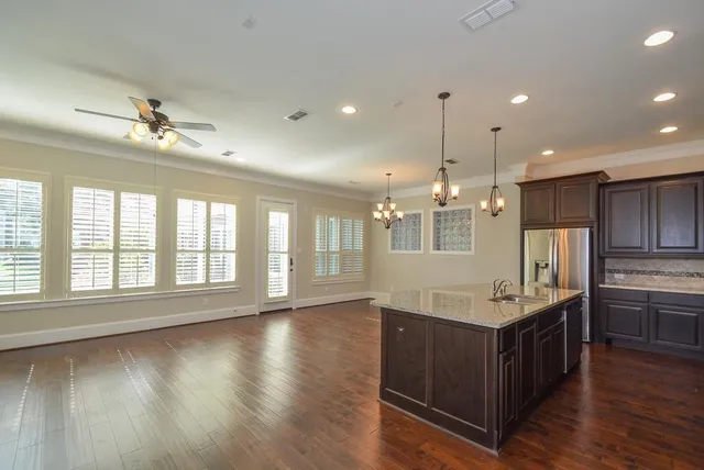 $482,000 | 1110 Oakwood Pass Court, Houston, TX 77043