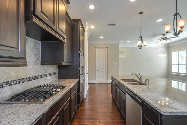 $482,000 | 1110 Oakwood Pass Court, Houston, TX 77043