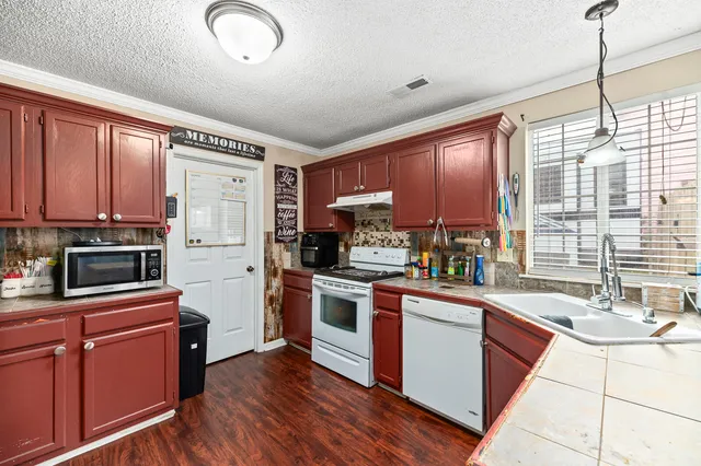 $305,000 | 104 Nottingham Court, Summerville, SC 29485