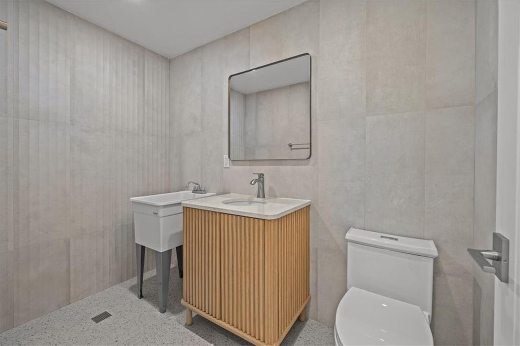 147 Luquer Street, Unit 1 Brooklyn, NY 11231 - Photo 23 of 26 Half bathroom