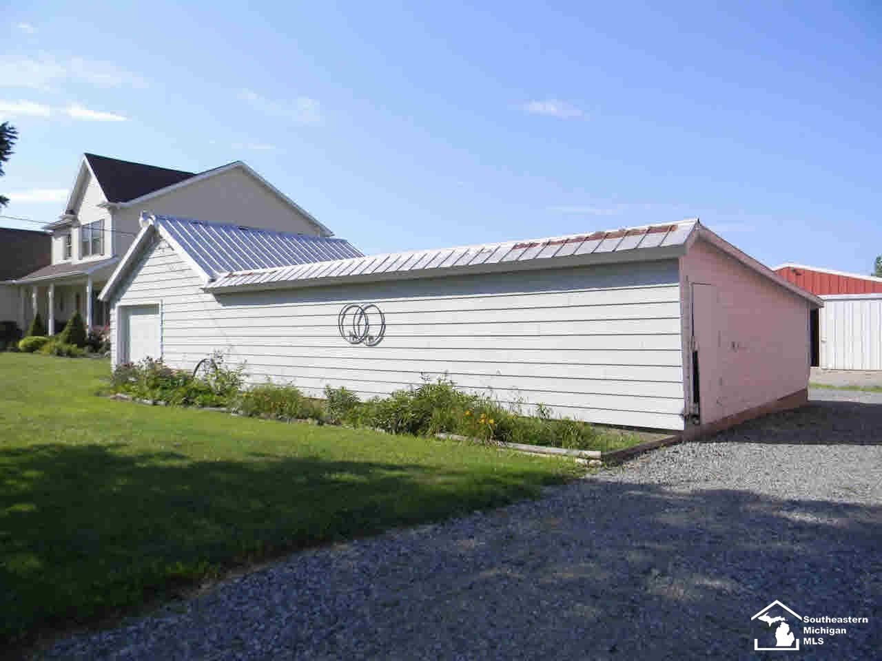 1052 Hubbard Road Monroe, MI 48161 - Photo 16 of 25 Garage and Coop