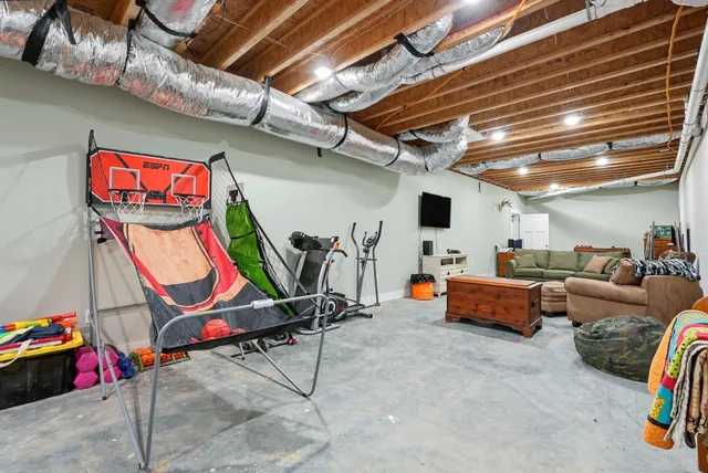 $899,900 | 1275 A Ennis Branch Road, McEwen, TN 37101