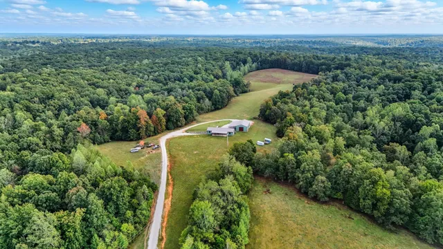 $899,900 | 1275 A Ennis Branch Road, McEwen, TN 37101
