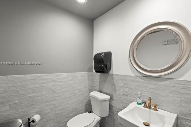 8th Street Miami, FL 33130 - Photo 22 of 38 a bathroom with a toilet sink a mirror and vanity