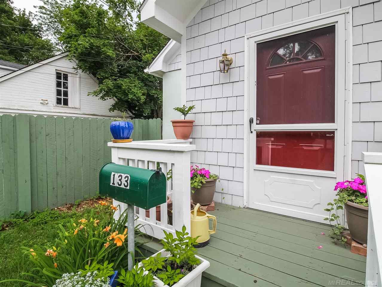 135 Muir Road Grosse Pointe, MI 48236 - Photo 7 of 23 31326462-6.JPG