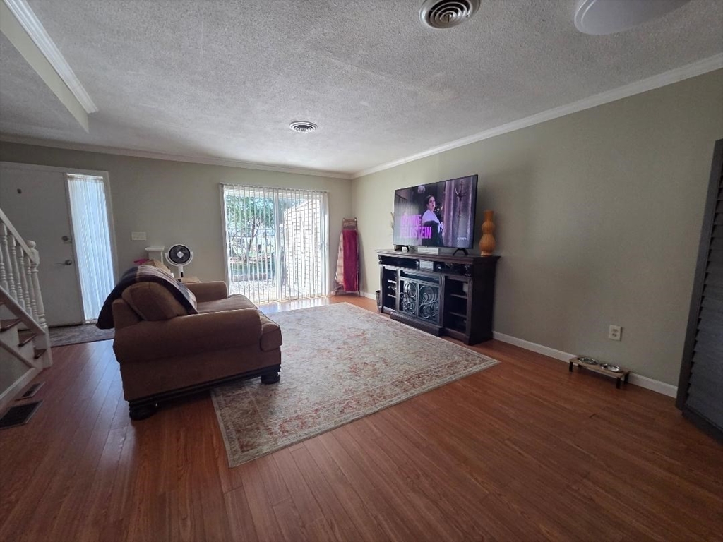 1 Markham Circle, Unit D Ayer, MA 01432 - Photo 2 of 19