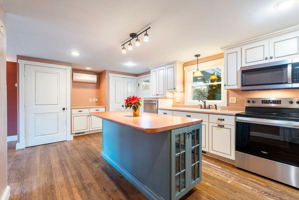 299 Haley Road Kittery, ME 03904 - Photo 7 of 33 DSC05495