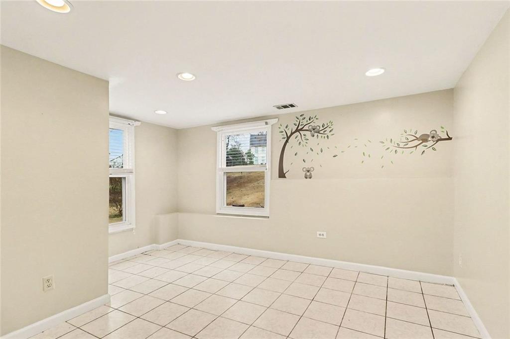 3124 Sherwood Oaks Lane Decatur, GA 30034 - Photo 34 of 41 a view of an empty room