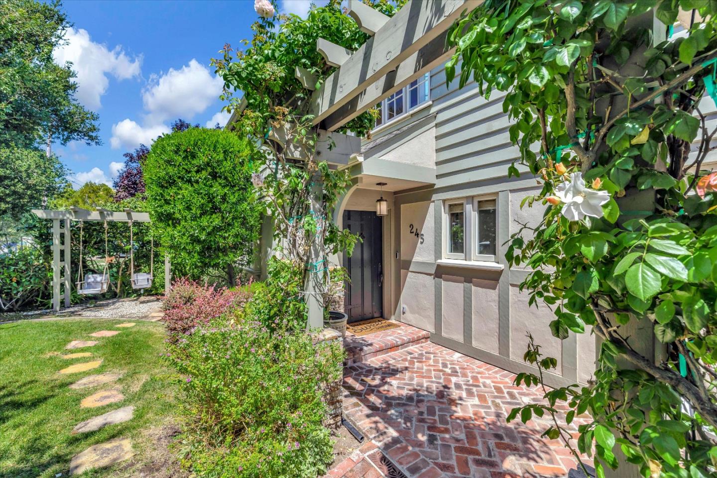 245 Harvard Road San Mateo, CA 94402 - Photo 6 of 63 Gallery Image 6