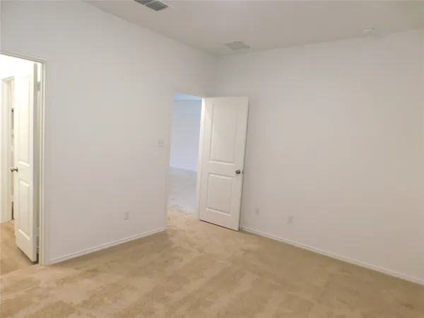$1,695 | 340 The Bad Way, Jarrell, TX 76537