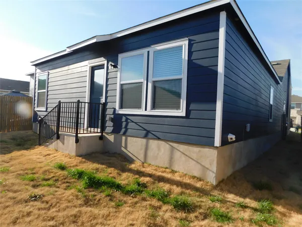 $1,695 | 340 The Bad Way, Jarrell, TX 76537