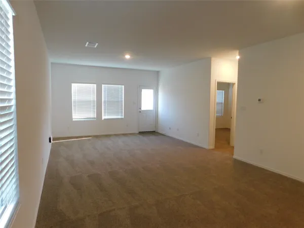 $1,695 | 340 The Bad Way, Jarrell, TX 76537