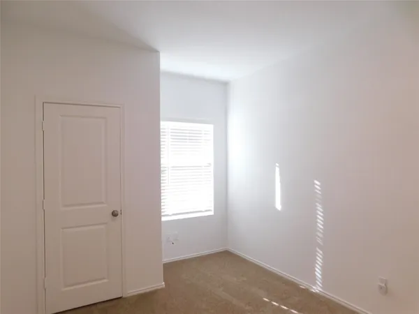 $1,695 | 340 The Bad Way, Jarrell, TX 76537